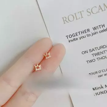Серьги-гвоздики в форме короны маленькой принцессы, женские простые серьги в стиле темперамент, слегка инкрустированные циркониевые серьги золотой