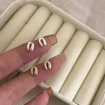 Серьги-гвоздики в форме подковы в стиле ретро в гонконгском стиле, женские, мини, маленькие, изысканные, модные, персонализированные, универсальные