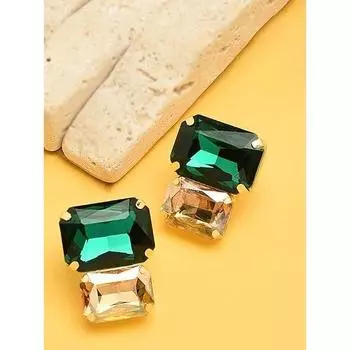 Серьги-гвоздики в современном стиле для женщин