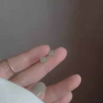 Серьги-гвоздики в стиле ретро «Французский темперамент» с надписью «Любовь» Niche Design Sense Small Green Hetian Jade Earrings