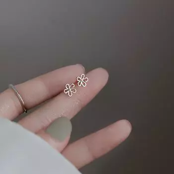 Серьги-гвоздики в виде цветка, женские, нишевый дизайн, простые, мини-серьги с маленьким цветком в форме уха
