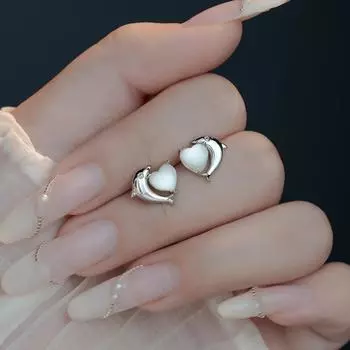 Серьги-гвоздики в виде дельфина, женские, легкие, роскошные, нишевого дизайна, Sense Ins, холодный ветер, простые и маленькие, белые, халцедоновые, животные, серьги, лето
