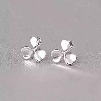 Серьги-гвоздики в виде клевера, женские украшения для ушей в виде листьев, модные милые маленькие простые свежие серьги