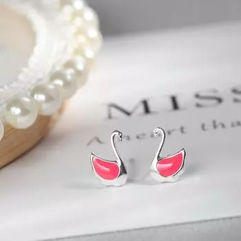 Серьги-гвоздики в виде лебедя, женские милые серьги в виде маленьких животных, простые и маленькие, в стиле корейской версии, в стиле холодного ветра
