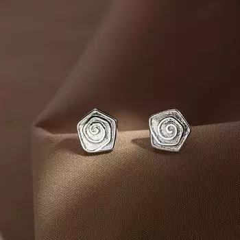 Серьги-гвоздики в виде роз Женская мода Индивидуальный нишевый дизайн Чувство Света Роскошь Простой Темперамент Корейская версия Мини-серьги в виде цветка