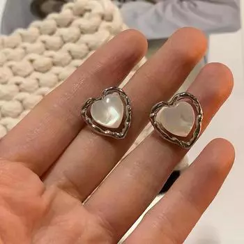 Серьги-гвоздики White Love женские ретро элегантность маленькие и универсальные изящные яркие темпераментные серьги-сердечки