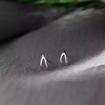 Серьги-гвоздики Wishing Bone, женские мини-серьги с маленькими английскими буквами, темперамент, индивидуальность, корейская версия, ювелирные изделия Niche Design