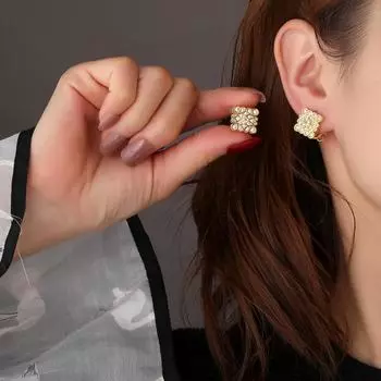 Серьги Haute couture light luxury, модные, стильные, универсальные, двусторонние, с ажурным квадратным узором, с циркониевой пряжкой