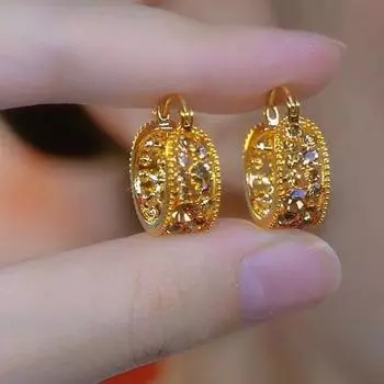 Серьги High Sense Light Luxury Coffee Color Crystal Geometric Ear Buckle Niche Design Temperament French Fashion для женщин
