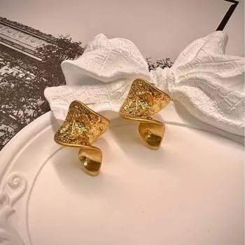 Серьги-иглы из серебра 925 пробы с закрученными складками в стиле ретро — фактурные, модные, простые, с индивидуальностью E23387