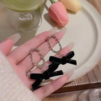 Серьги-иглы из серебра 925 пробы с черным бантом — модные и элегантные для женщин золотой