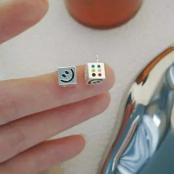 Серьги-игральные кости в форме смайлика 2025 года: Уникальный, современный дизайн на все случаи жизни null