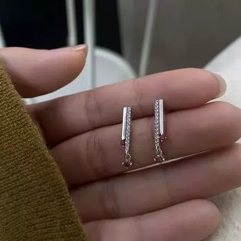 Серьги из цельного красного циркония. Маленькие и простые серьги для летнего женского нового стиля.