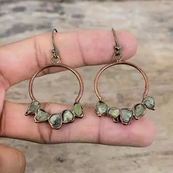 Серьги из зеленого турмалина, грубые, гальванопластические, медные, ювелирные изделия ручной работы, серьги с драгоценными камнями, подарок на годовщину, уникальные дизайнерские ювелирные изделия из меди