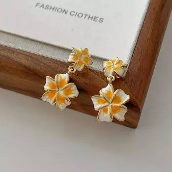 Серьги-камелии, версия нишевого дизайна, высококачественные серьги, свежие и сладкие, маленькие ароматные серьги-гвоздики для женщин