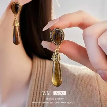 Серьги-капли воды в стиле ретро с тигровым глазом и бриллиантами. Серьги в стиле французского осенне-зимнего темперамента. Модные и высококачественные серьги. кофейный