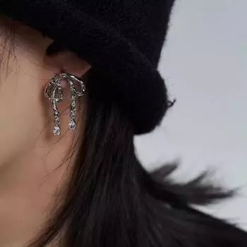 Серьги-кисточки «Белый олень» с жидким бантом и звездой: Серебро, нишевый дизайн, стильные женские серьги butterfly earrings серебряный