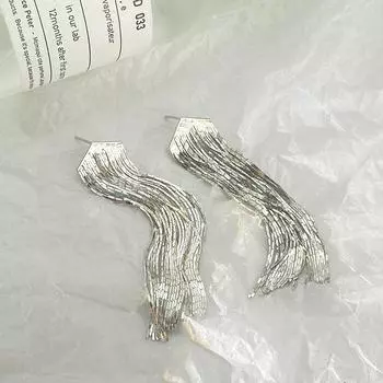 Серьги-кисточки «Дочь богатой семьи» Длинные серьги-кисточки в форме водопада со сверкающими V-образными подвесками