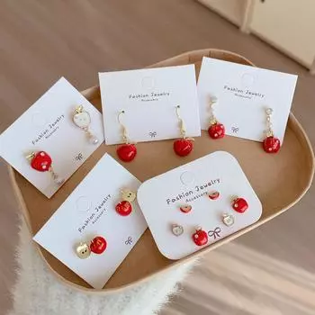 Серьги-кисточки Red Apple: Сладкий весенний дизайн для женщин