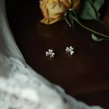 Серьги-клеверы Женские летние маленькие мини-серьги-цветы Серьги-клеверы Mori