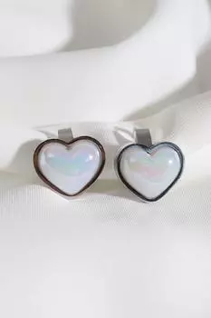 Серьги-кольца из стали серебряного цвета с перламутровым камнем в форме сердца