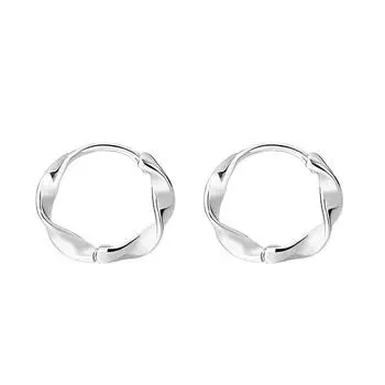 Серьги-кольца Mobius Ring просты и универсальны. Уши закрыты ушками и отверстиями для ушей. Вам не нужно снимать их во время сна.