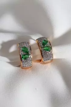 Серьги-кольца розового цвета с зеленым камнем