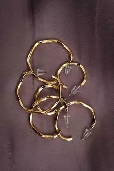 Серьги-кольца волнистой модели из 6 предметов золотого цвета