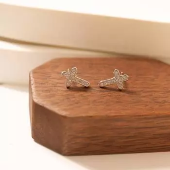 Серьги-кресты с бриллиантами. Модные и универсальные женские серьги. Новогодний подарок для друзей.