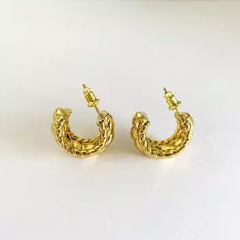 Серьги-крученые женские серьги ins wind fashion cold wind простые серьги-кольца C персонализированные серьги 2025 новые золотой