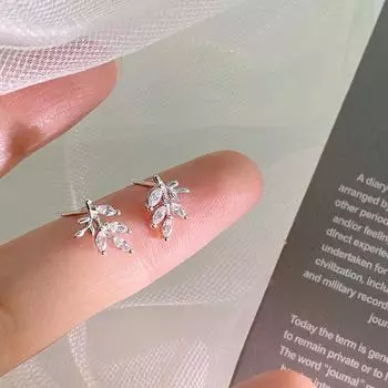 Серьги-листья Легкие, роскошные, высокого класса, с ощущением небольшого размера Серьги-листья Простые, универсальные и маленькие
