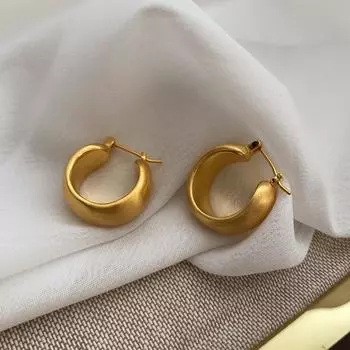 Серьги матовые простые с ручной шлифовкой, универсальный дизайн, ощущение высокого класса, тренд, серьги, не сталкивающиеся с другими, женские