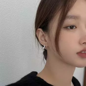 Серьги-мешки из рога, простые застежки для ушей от холодного ветра, персонализированные нишевые украшения для ушей, модные и изысканные девушки с темпераментом 925 silver needles