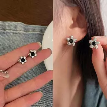 Серьги-миниатюрные цветы из серебра 925 пробы с микроинкрустацией цирконием – элегантный новый стиль Small flower