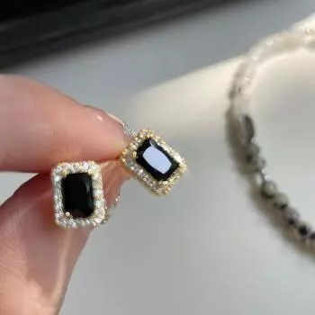 Серьги Niche Design Sense High-end Cool Style Black Gentle Style Square Small Delicate Earrings