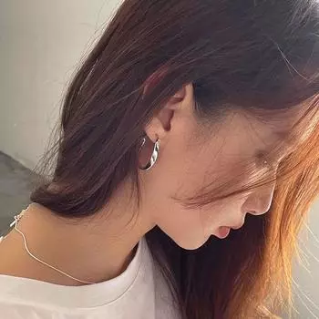 Серьги нишевый дизайн чувство высокого класса серьги гвоздики серьги простое кольцо Mobius ушная пряжка