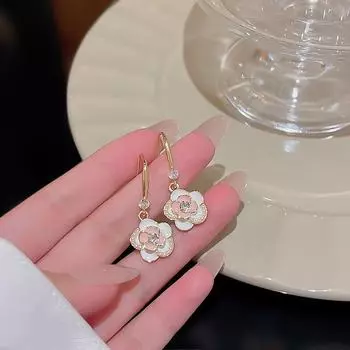 Серьги Pink Camellia из серебра S925 пробы — элегантные, универсальные, женственные цветочные украшения E5834 золотой