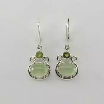 Серьги-подвески из серебра 925 пробы с натуральным зеленым пренитом и перидотом