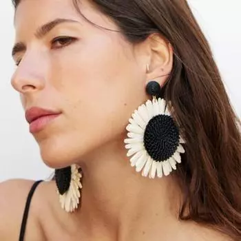 Серьги-подвески с большим цветком из лафита ручной работы белый