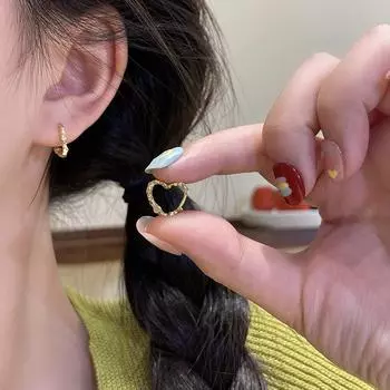 Серьги-пряжки для ушей Hollow Love, женские, с индивидуальным дизайном, в форме сердца, простые, легкие, роскошные, универсальные, двухцветные