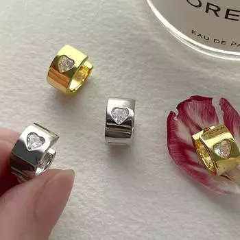 Серьги-пряжки Love Ear Buckle Femininity Circle Wide Face Heart Circon Earrings