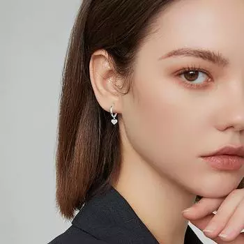 Серьги-пряжки Love Ear, женственность, легкая роскошь, нишевый дизайн, серьги-сердечки с бриллиантами Flash, лето