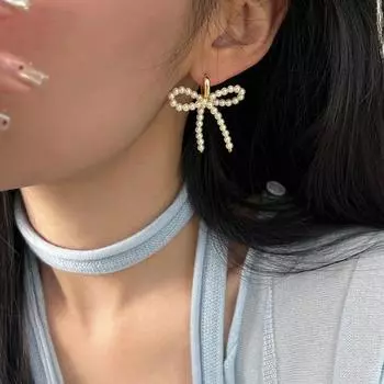 Серьги-пряжки с бантом из жемчуга ручной работы женские легкие роскошные нишевые элегантные модные индивидуальные темпераментные универсальные серьги