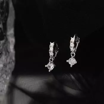 Серьги-пряжки с бриллиантами, женские, корейская версия, нишевый дизайн, свободные от чувств серьги, простые, легкие, роскошные, летние, маленькие бриллиантовые серьги