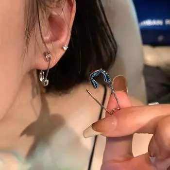 Серьги-пусеты Angry Push с нишевым дизайном для красивых женщин Silver pin ear nail needle thick about 1mm