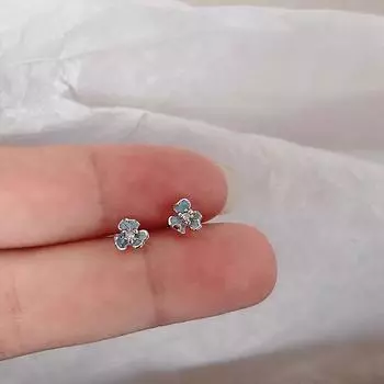 Серьги-пусеты из серебра 925 пробы с синим цветком-де-лис. Милые, сказочные, нарядные, легко сочетаются. Маленькие, изысканные, для сна, не нужно снимать серьги. Blue Iris stud earrings 925 silver needle