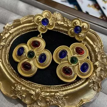 Серьги-реплики в стиле вестерн с медным покрытием, настоящей золотой нитью, гравировкой, цветной глазурью, в виде четырехлистного клевера, длинные подвески-гвоздики на плечо