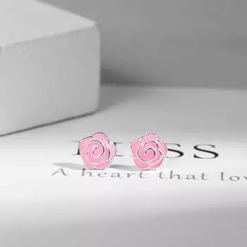 Серьги-розы Женские милые розовые цветочные серьги Маленькие свежие женские сердечки в японском и корейском стиле Нишевый дизайн