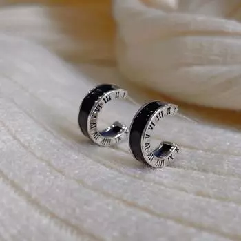 Серьги S925 для женщин Ins Style Niche Design Высококачественные черные серьги из стерлингового серебра с глазурью Roman 925