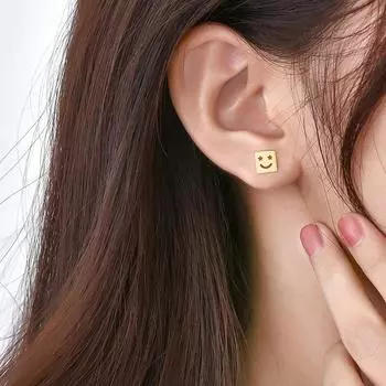 Серьги S925 с серебряным покрытием, новые модные забавные маленькие серьги, женские милые маленькие корейские серьги с полыми квадратными смайликами в стиле феи